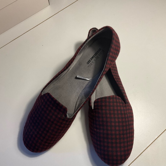 Perfect for cooler weather! Ladies black & red Check flats! 9.5 - Picture 4 of 5